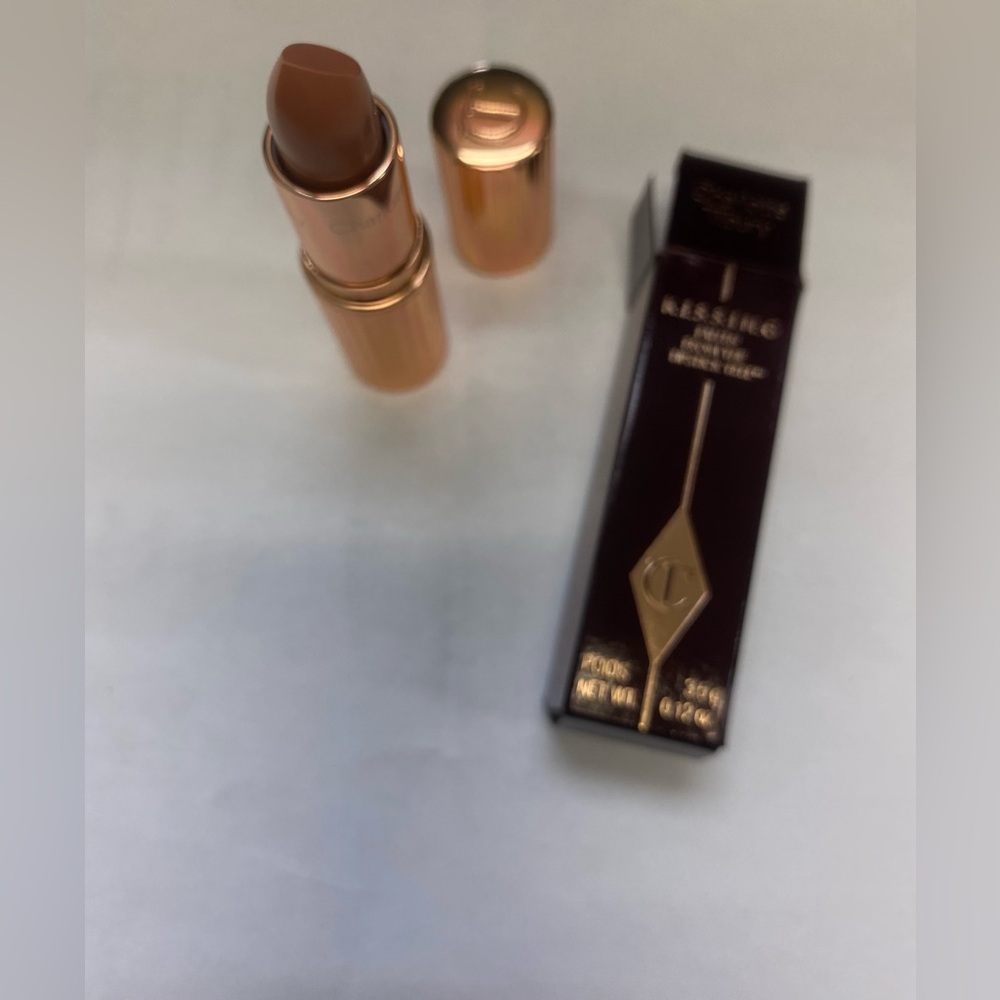 Charlotte Tilbury Kissing Lips lipstick - Penelope Pink
